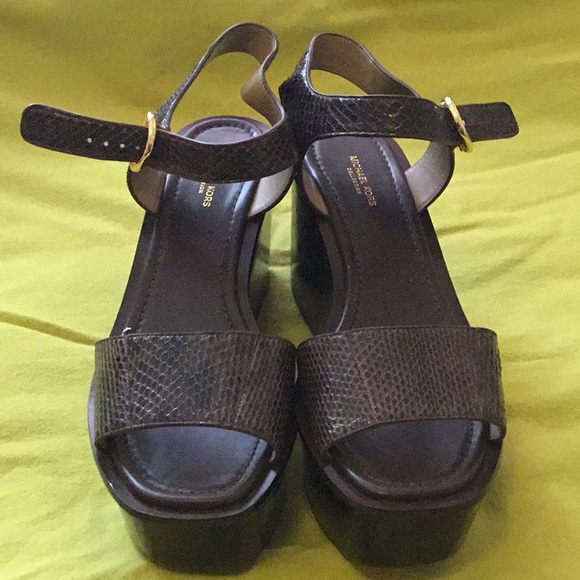 Michael Kors Platform Sandals - Picture 4 of 4